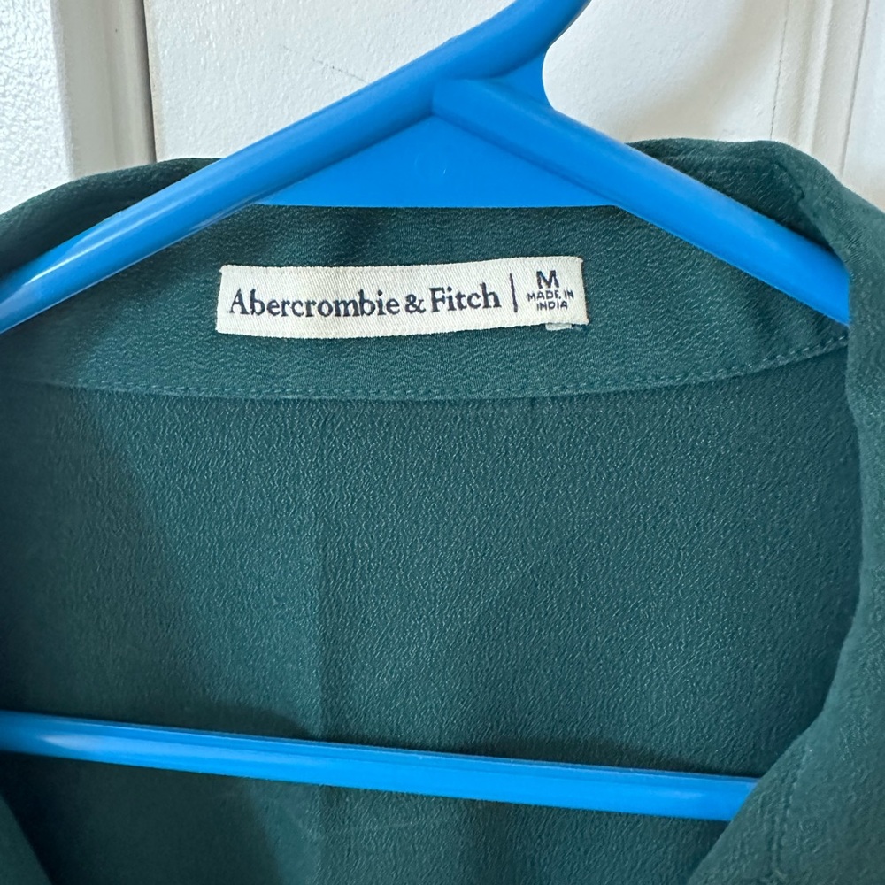 A&F cropped collared top - Picture 2 of 4